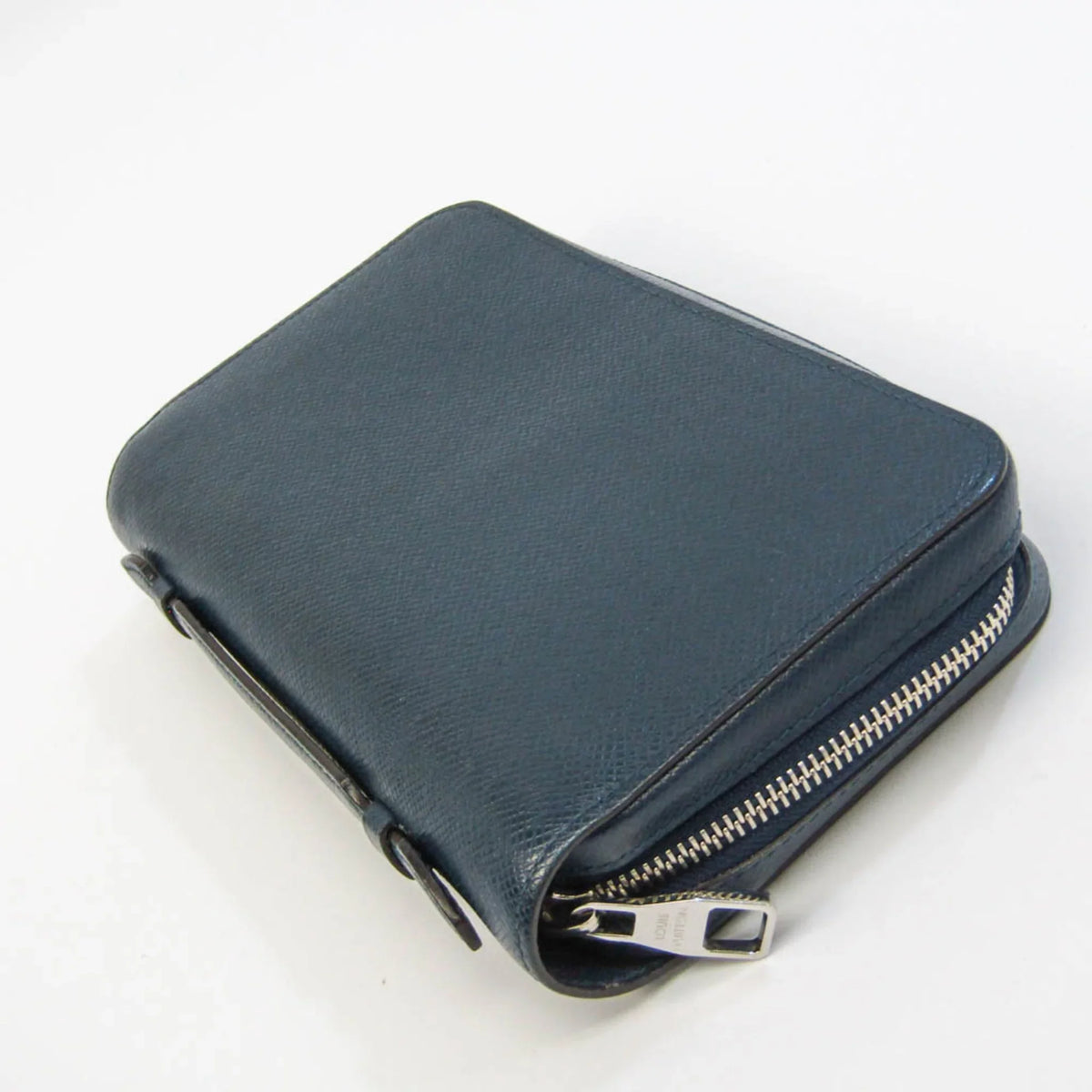 Pre-Owned Louis Vuitton Taiga Zippy XL M64019 Men's Taiga Leather Long Wallet (bi-fold) Navy Blue (Good)