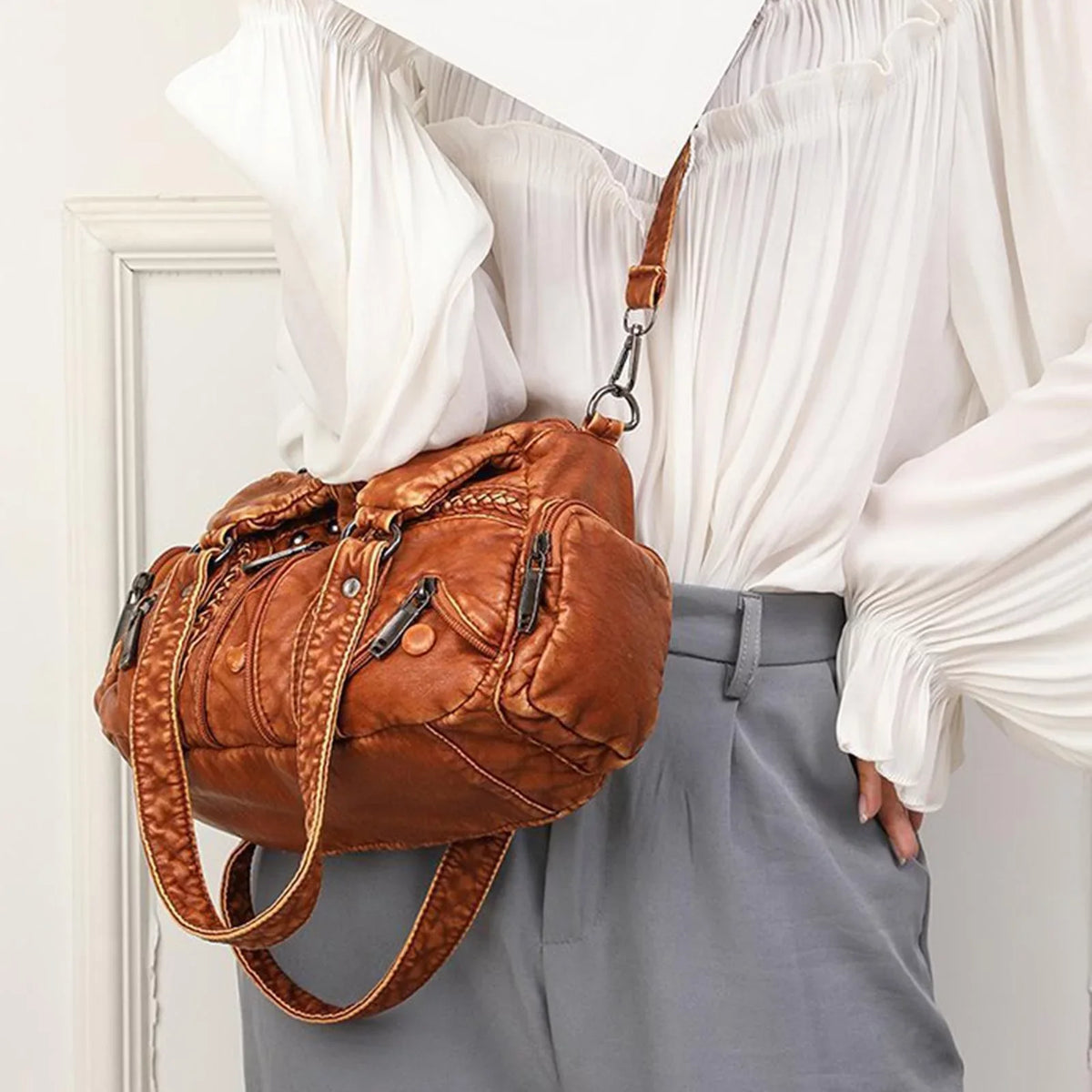 Vintage Shoulder Bag Large Capacity Adjustable Strap Presents PU Leather Clutch Purses Tote Bags for Traveling Cosmetic Daily Use Ladies Brown