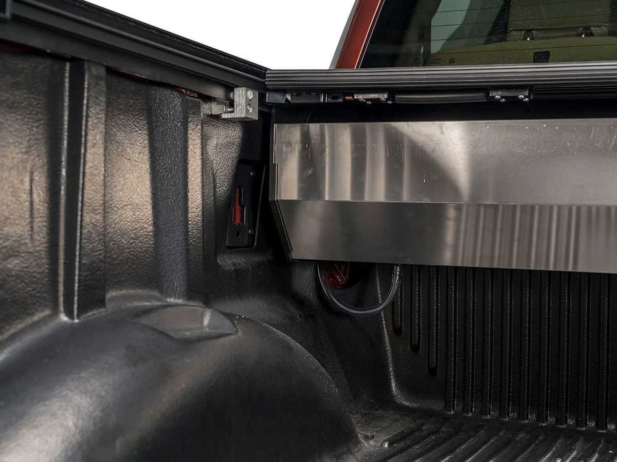 Gator by RealTruck Recoil Retractable Truck Bed Tonneau Wrap | G30373 | Compatible with 2015 - 2020 Ford F-150 5' 7" Bed (67.1")